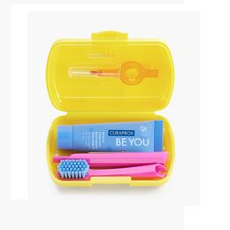 Set De Viaje Curaprox Travel Cepillo Dental + Pasta + Interdental Estuche Variedad de Colores